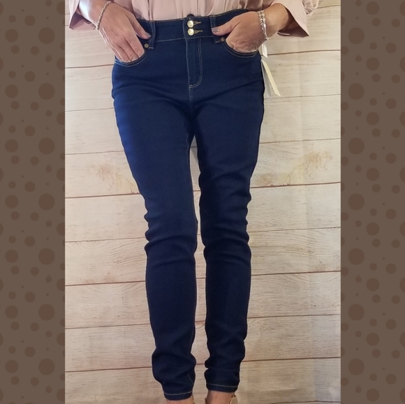 Michael Kors Denim - 🆕️NWT Michael Kors Selma Straight Jeans